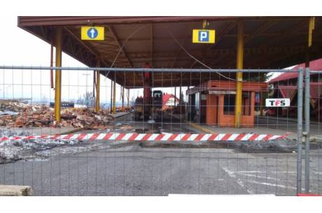 Burzenie budynków przejścia granicznego w Cieszynie Boguszowicach